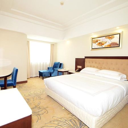 Overseas Chinese Friendship Hotel Гуанчжоу Экстерьер фото