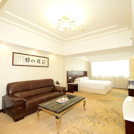 Overseas Chinese Friendship Hotel Гуанчжоу Экстерьер фото