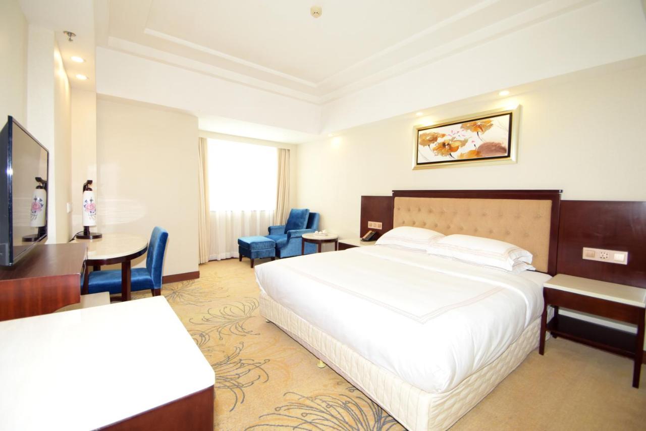 Overseas Chinese Friendship Hotel Гуанчжоу Экстерьер фото