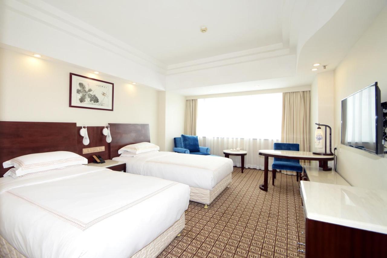 Overseas Chinese Friendship Hotel Гуанчжоу Экстерьер фото